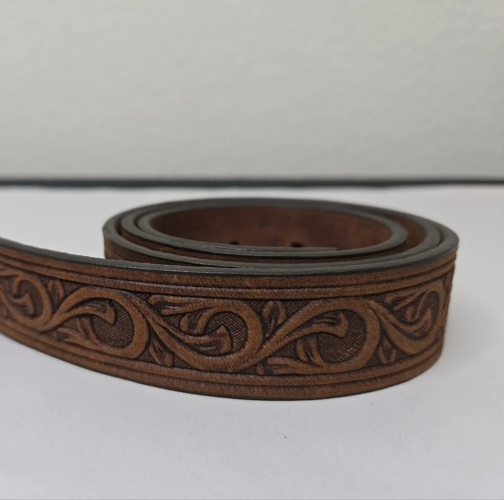 Justin's Women Full Grain Leather Belt With Silver Heart Buckle 34 In *READ**